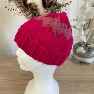 Bonnet à Motif Couronne de Cœurs Rouges